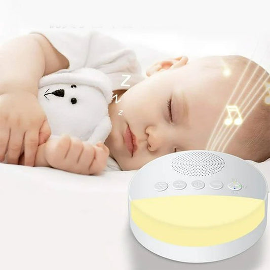 bebe endormi tient son doudou avec veilleuse bruit blanc