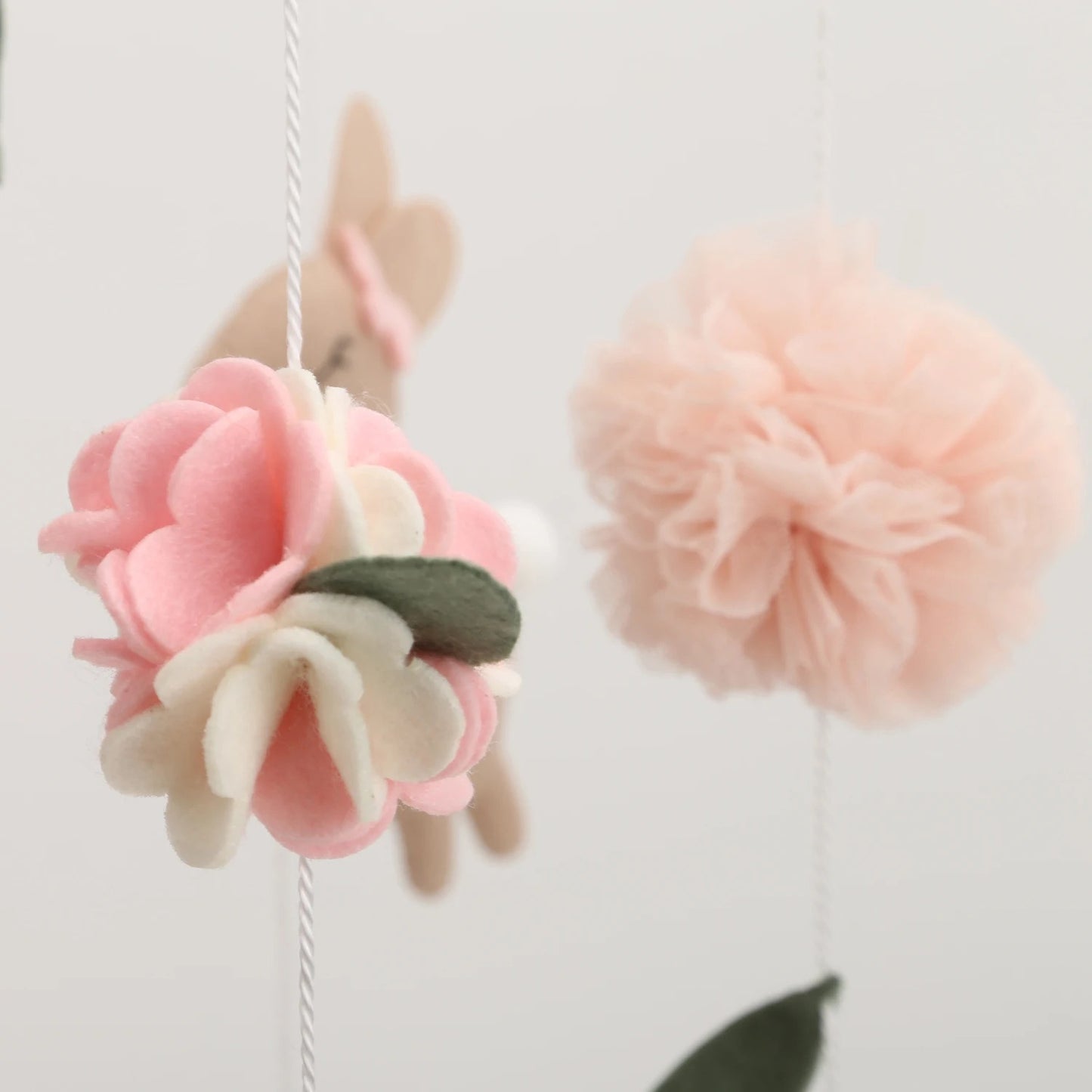 boule rose fleur mobile bebe