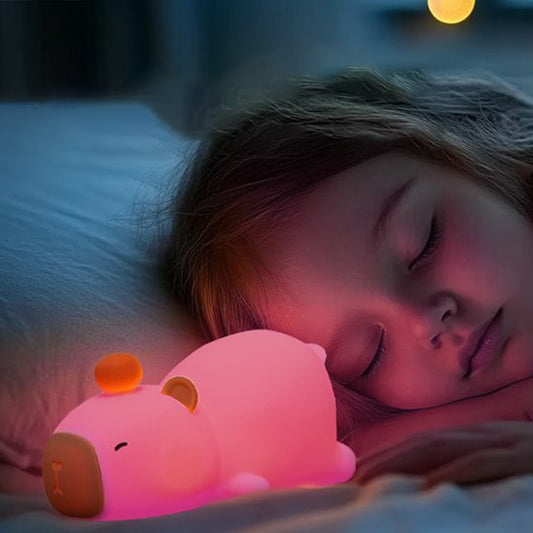 fillette endormie veilleuse bebe capibara rose
