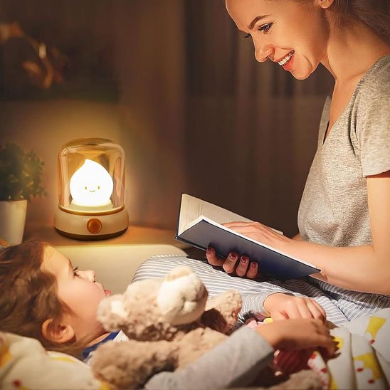 maman enfant veilleuse bebe petite flamme