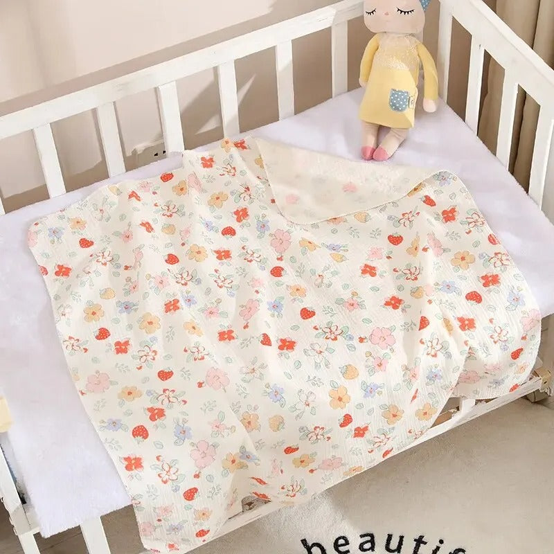 couverture bebe blanche fleurs fraises