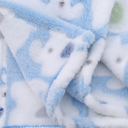 couverture bebe bleue plie avec elephants