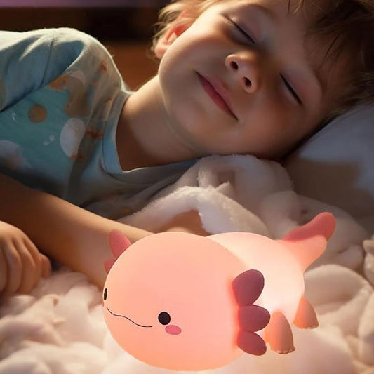 enfant dort paisiblement avec veilleuse bebe axolotl rose
